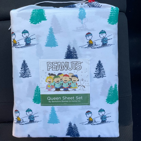 Peanuts Snoopy Skiing Christmas Winter Queen Sheet Set - Picture 1 of 4